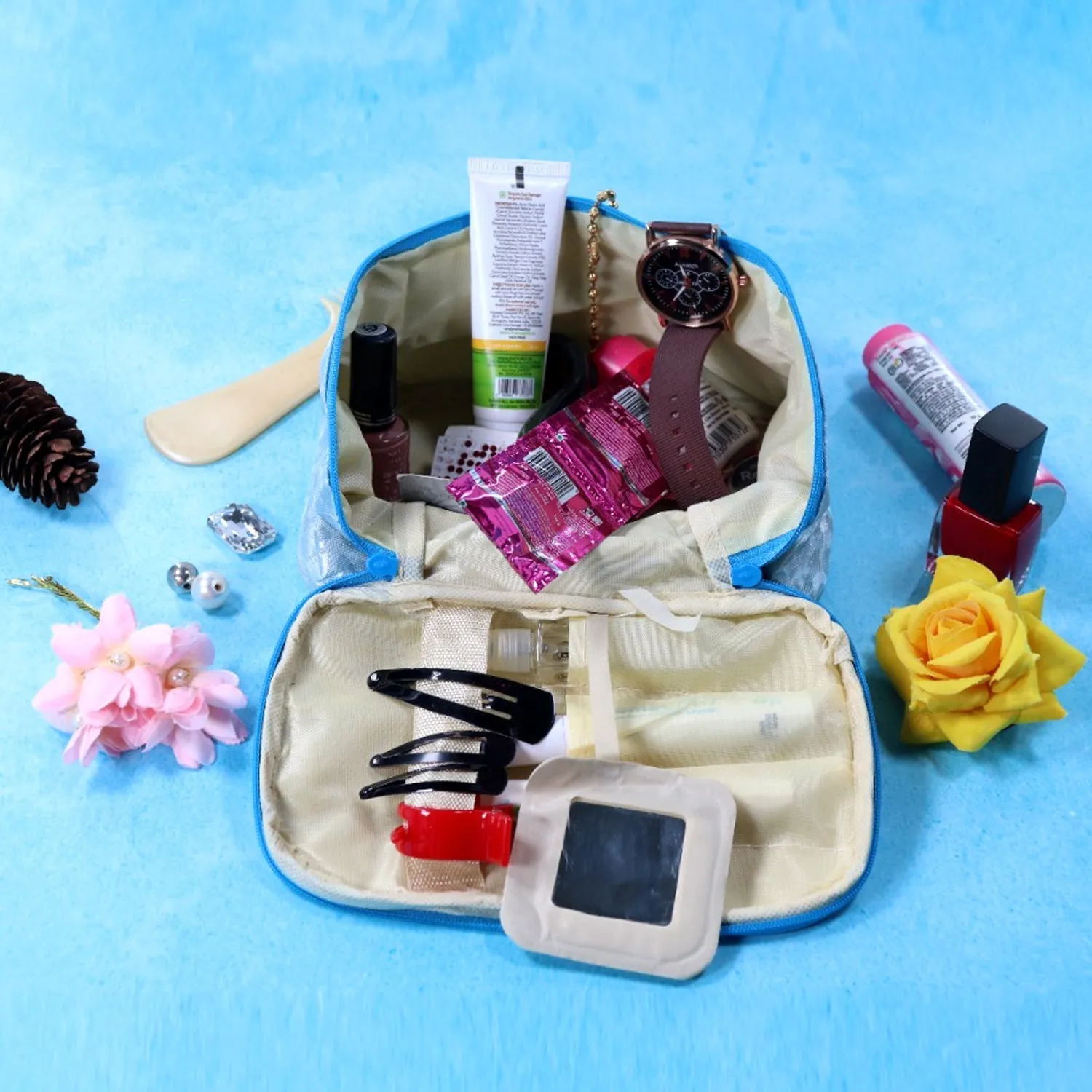 6228 PORTABLE MAKEUP BAG WIDELY USED BY WOMEN’S FOR STORING THEIR MAKEUP EQUIPMENT’S AND ALL WHILE TRAVELLING AND MOVING.