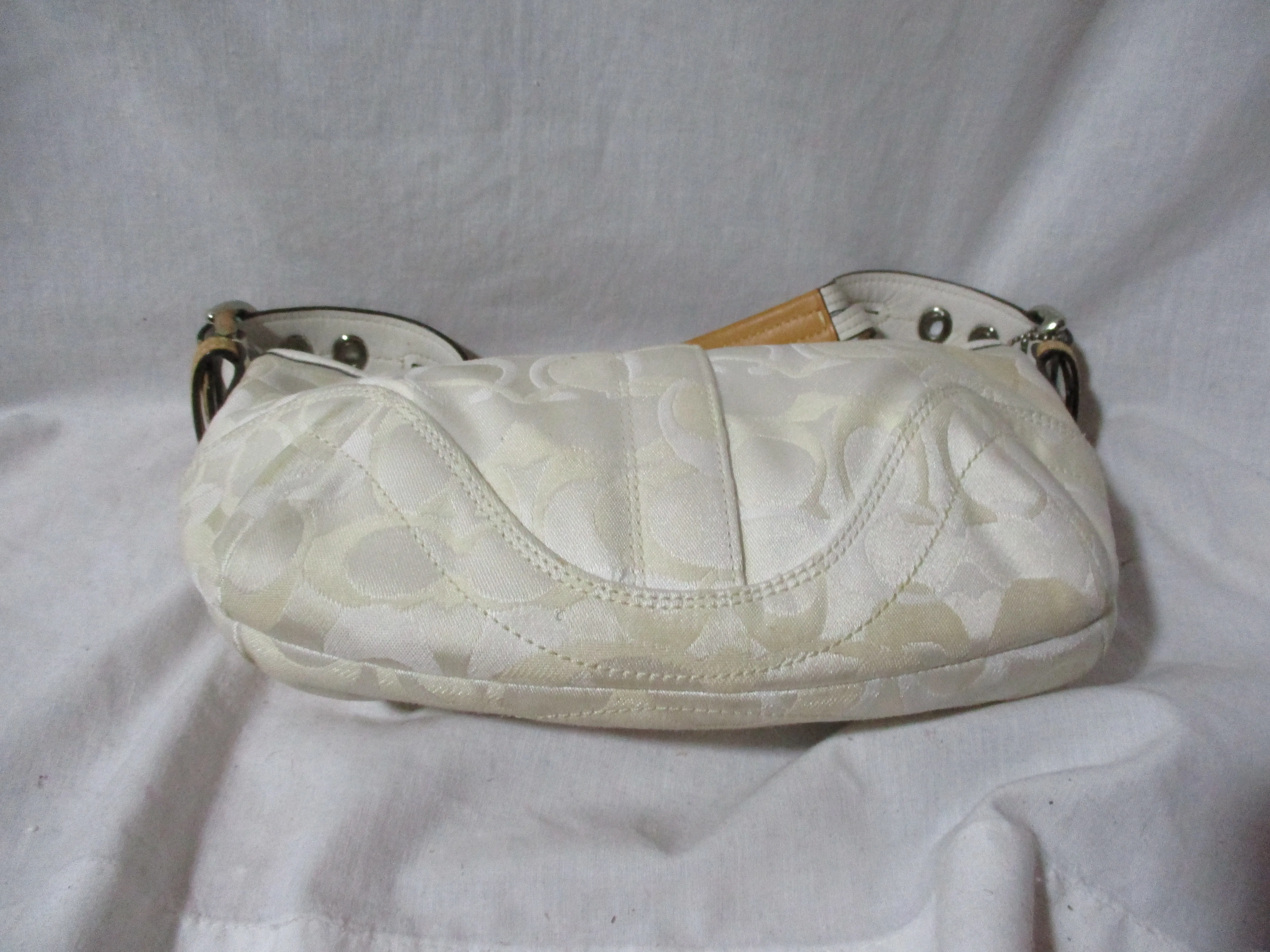 COACH 5064 HOBO Purse Bag Creme Signature BUMBLEBEE OPTIC BAGUETTE