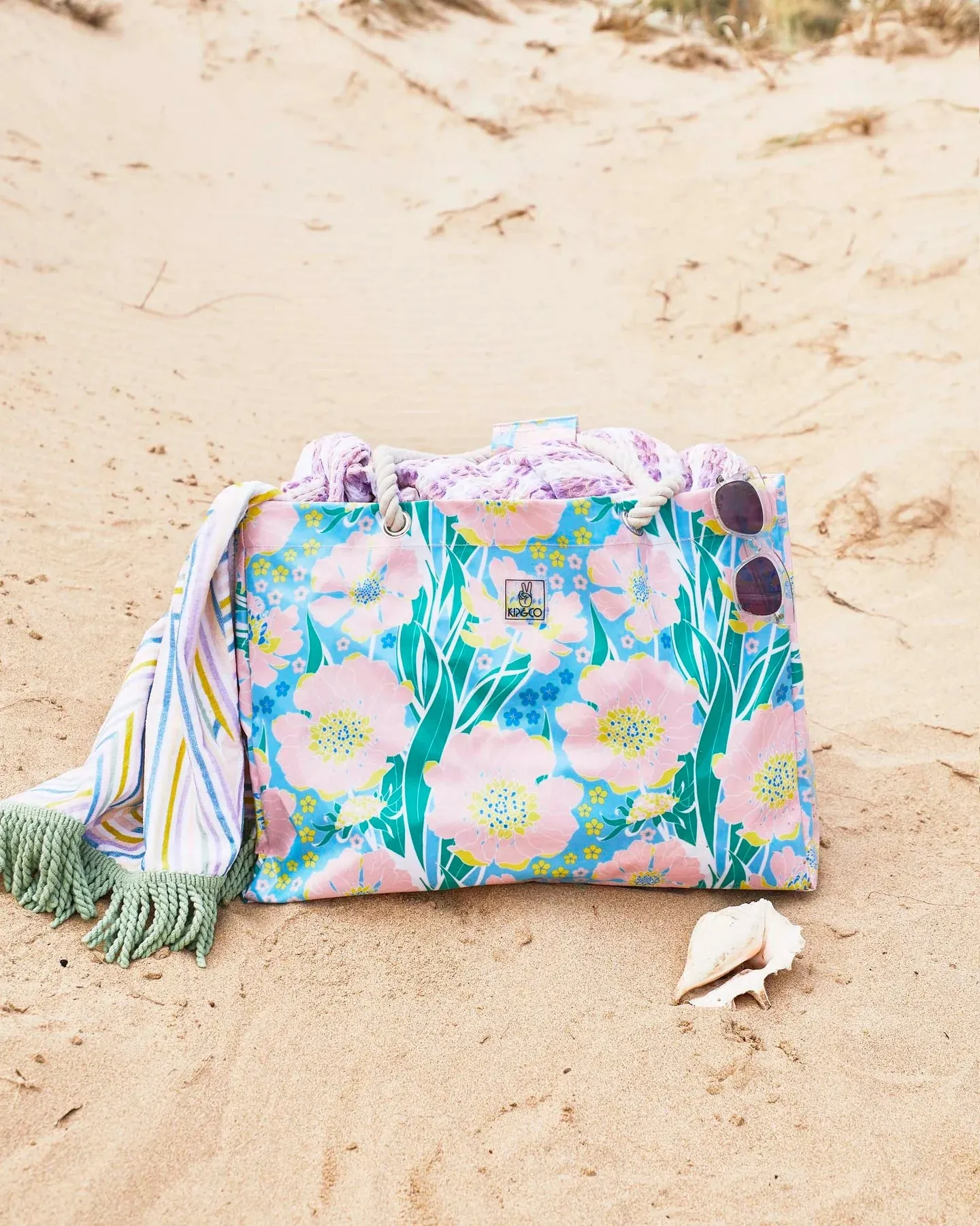 Kip & Co Tumbling Flowers Beach Bag