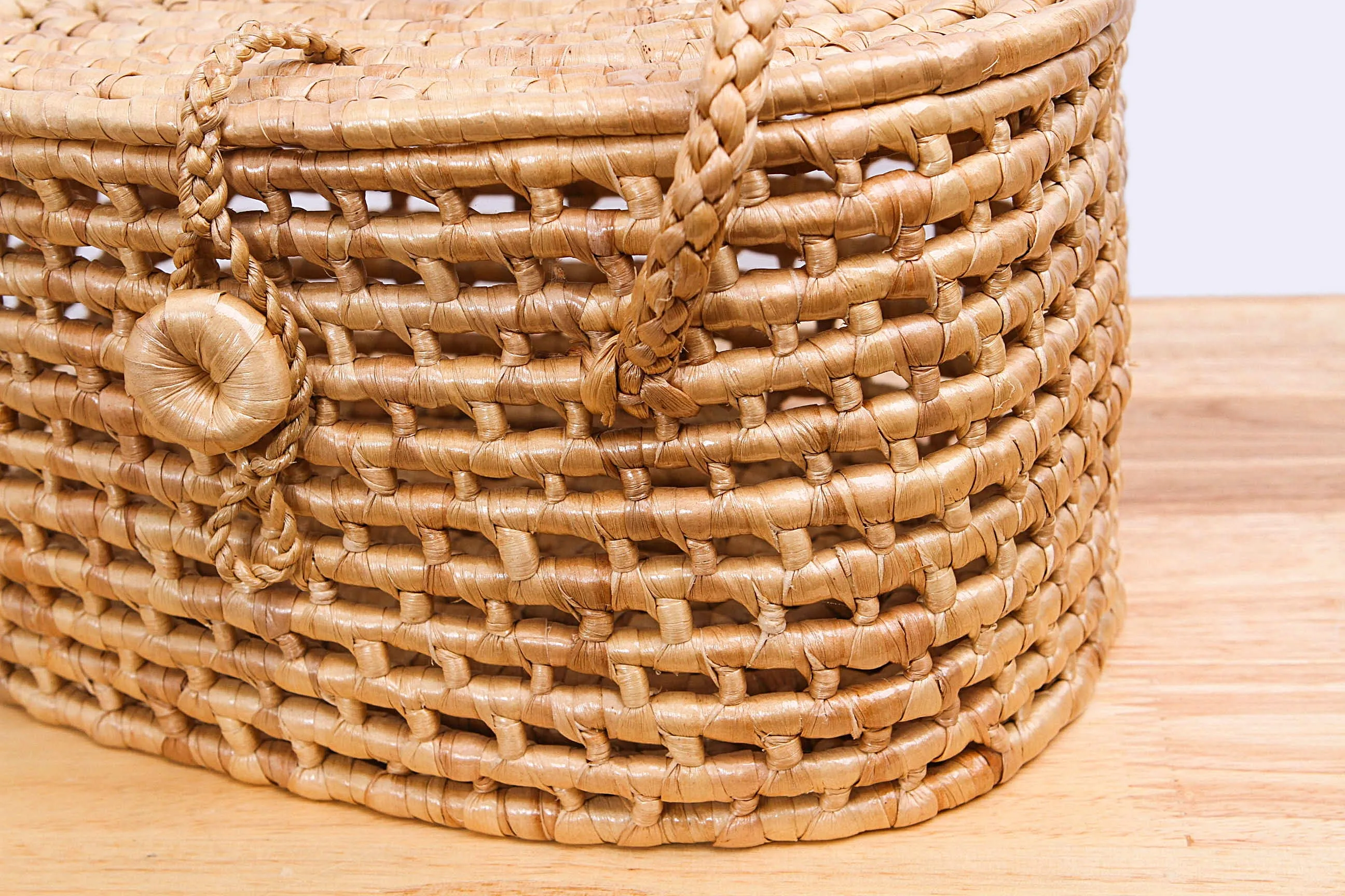 Natural straw wicker basket with lid (short)