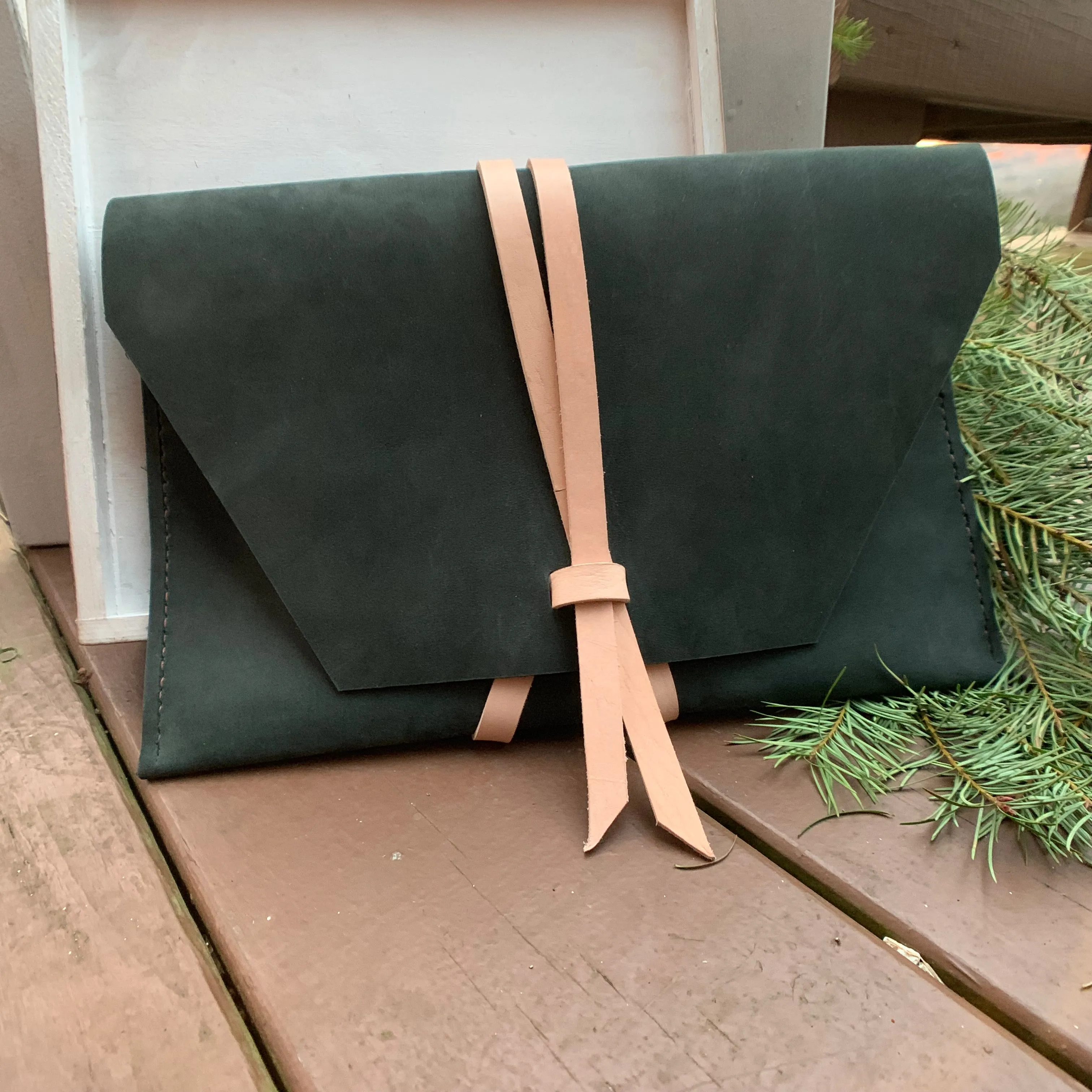 "The Carl" in Nubuk Green Leather